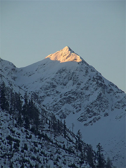 Beleuchtete Bergspitze in den Kalkalpen - kostenlos downloaden