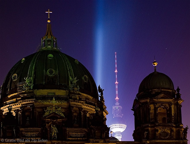 Beleuchteter Engel vom Dom