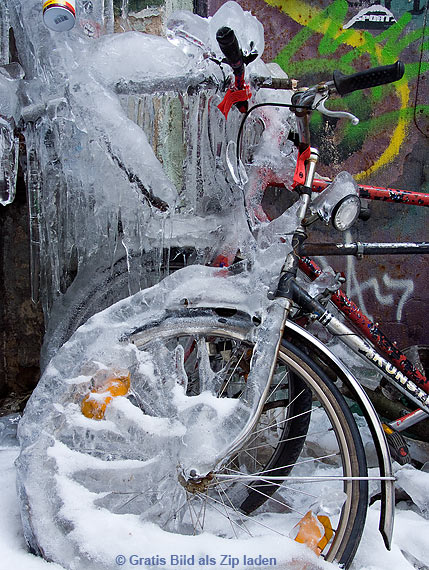 Eingefrorenes Fahrrad