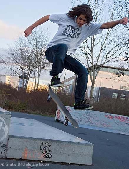 Skateboarder beim Sprung - Guten rutsch ins neue Jahr