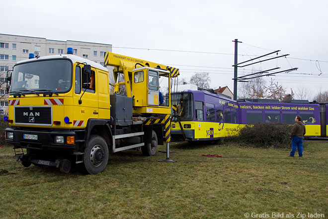 Kran und Straßenbahn