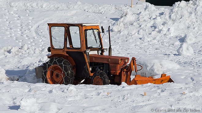 Traktor im Schnee
